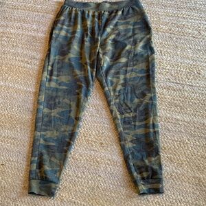 Three Bird Nest Camouflage Blue, Gray And Green Knit Jogger Pants size XL